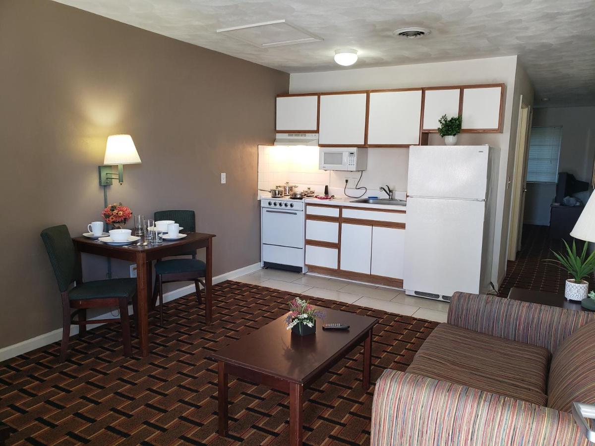 Affordable Suites Бёрлингтон Экстерьер фото